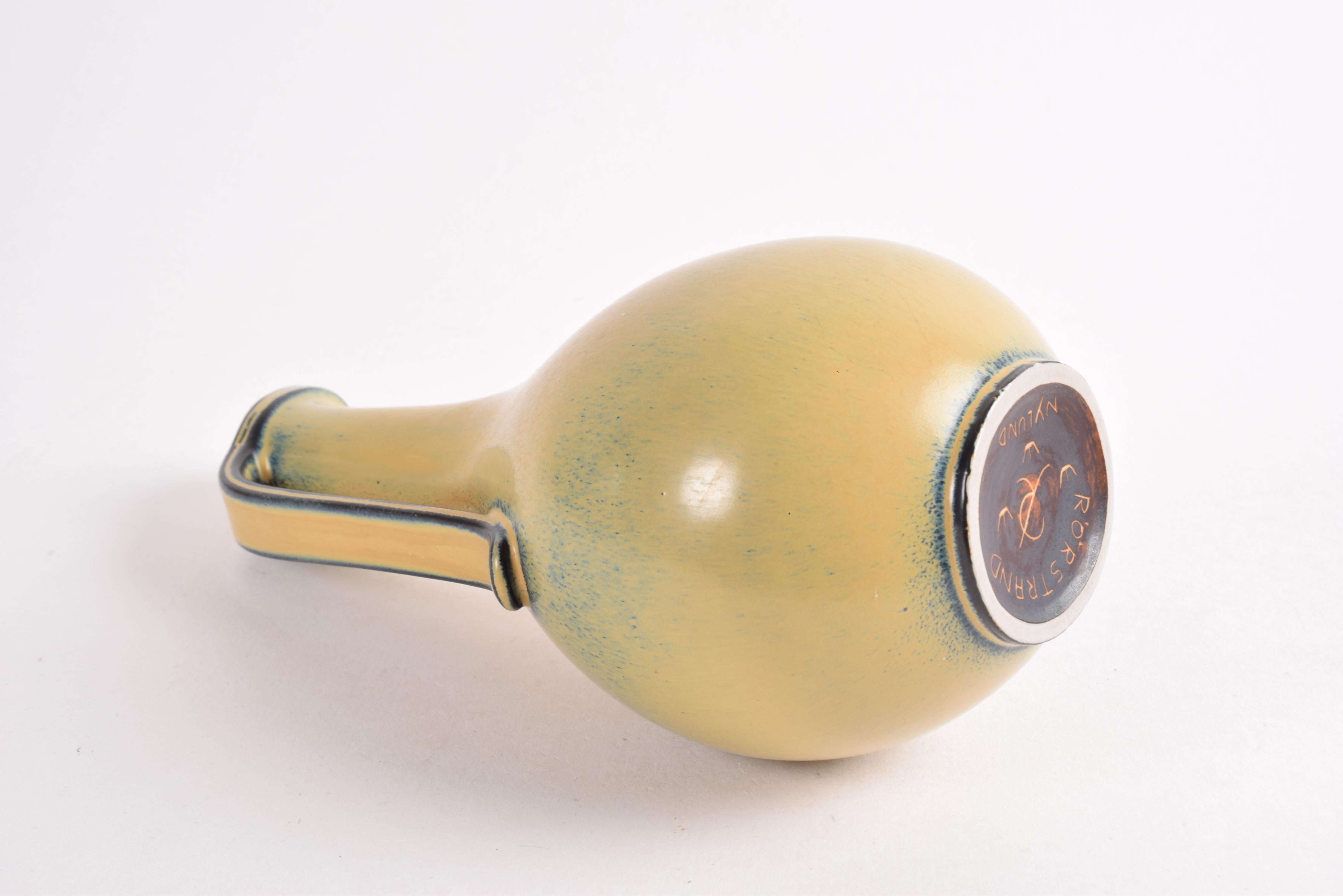 Vaso con manico Gunnar Nylund for Rörstrand, smalto giallo, metà del secolo scandinavo in vendita 6
