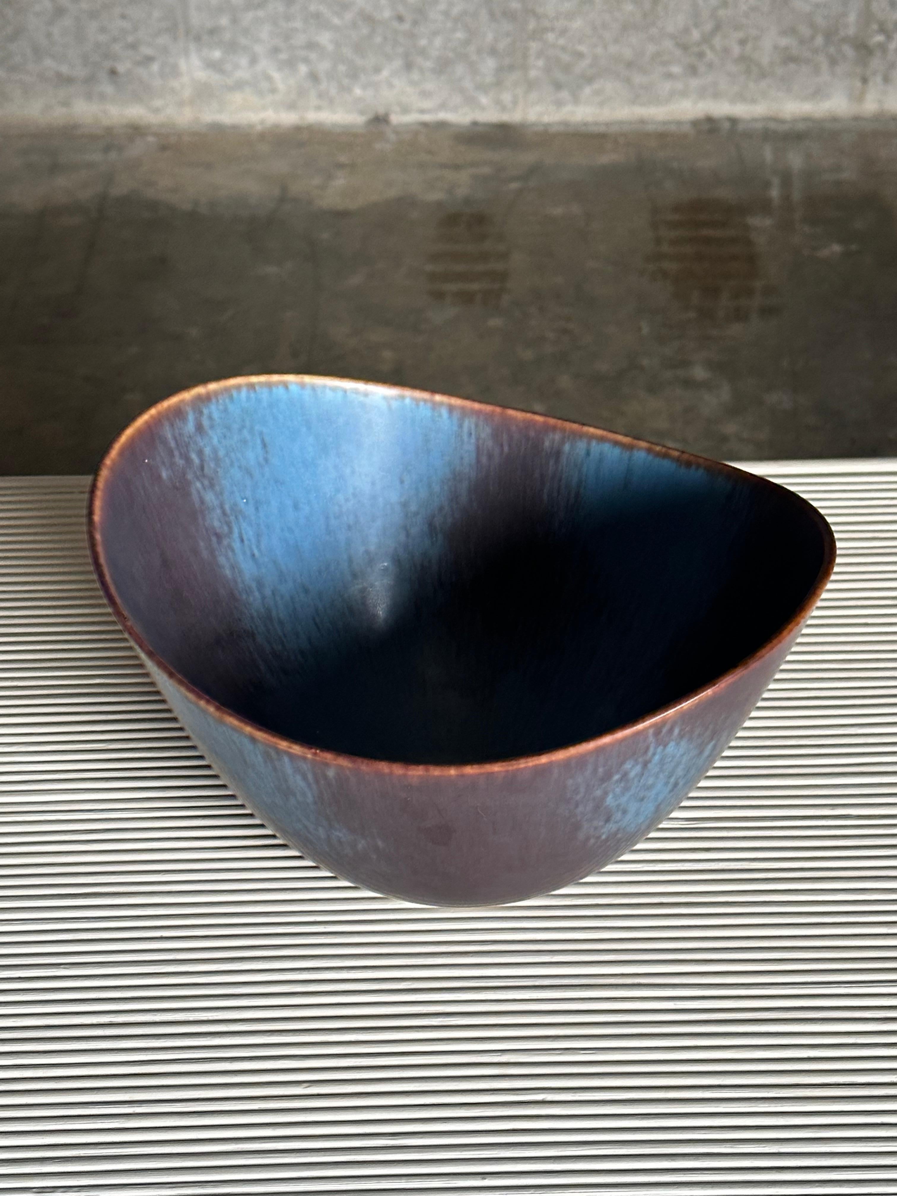 Gunnar Nylund for Rörstrand Large AXK Stoneware Bowl In Good Condition For Sale In St.Petersburg, FL