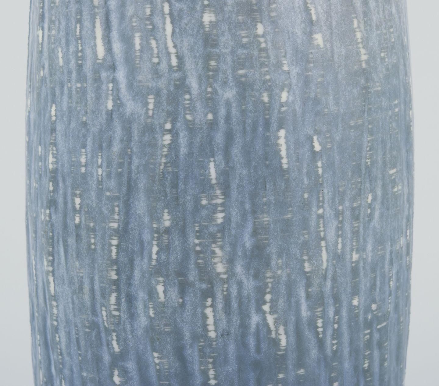 Vernissé Gunnar Nylund pour Rörstrand. Grand vase en céramique. Émaillée dans les tons bleus et gris en vente