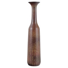 Vintage Gunnar Nylund for Rörstrand. Large ceramic vase with brown glaze.