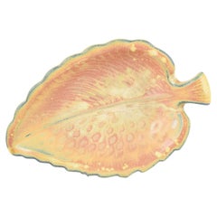 Gunnar Nylund for Rörstrand. Leaf-shaped dish in stoneware, mid-20th C.