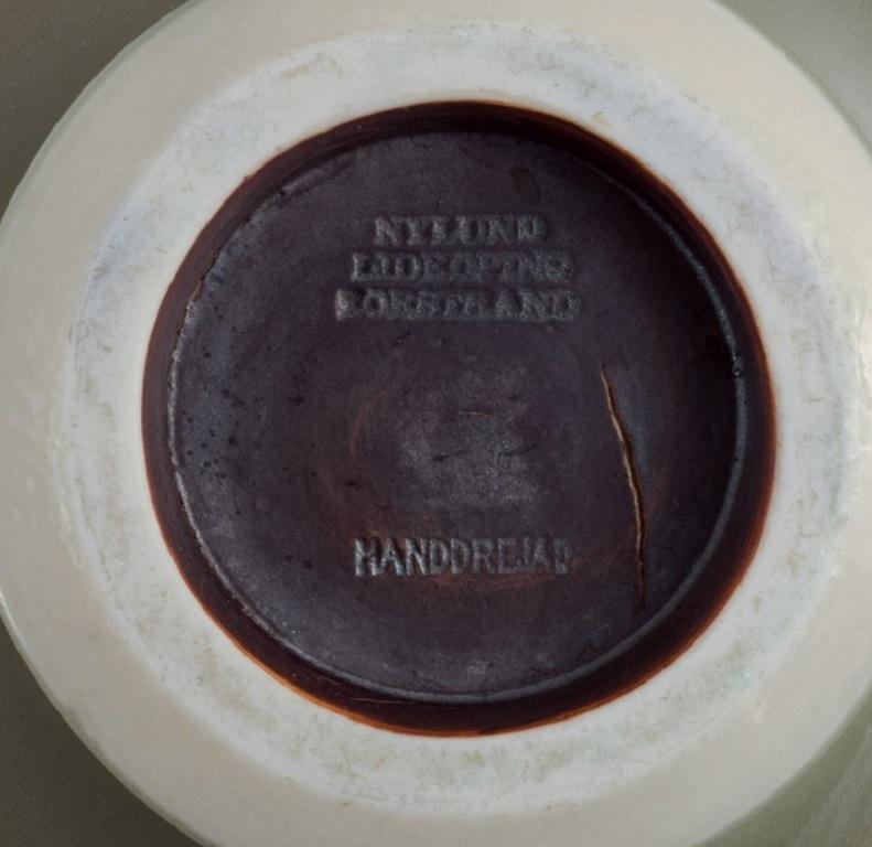 Gunnar Nylund for Rörstrand 'Lidköping', Ceramic Bowl with Grey-Green Glaze In Excellent Condition For Sale In Copenhagen, DK
