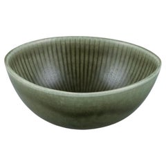 Gunnar Nylund for Rörstrand. "Ritzi" ceramic bowl in green glaze. 1960s.