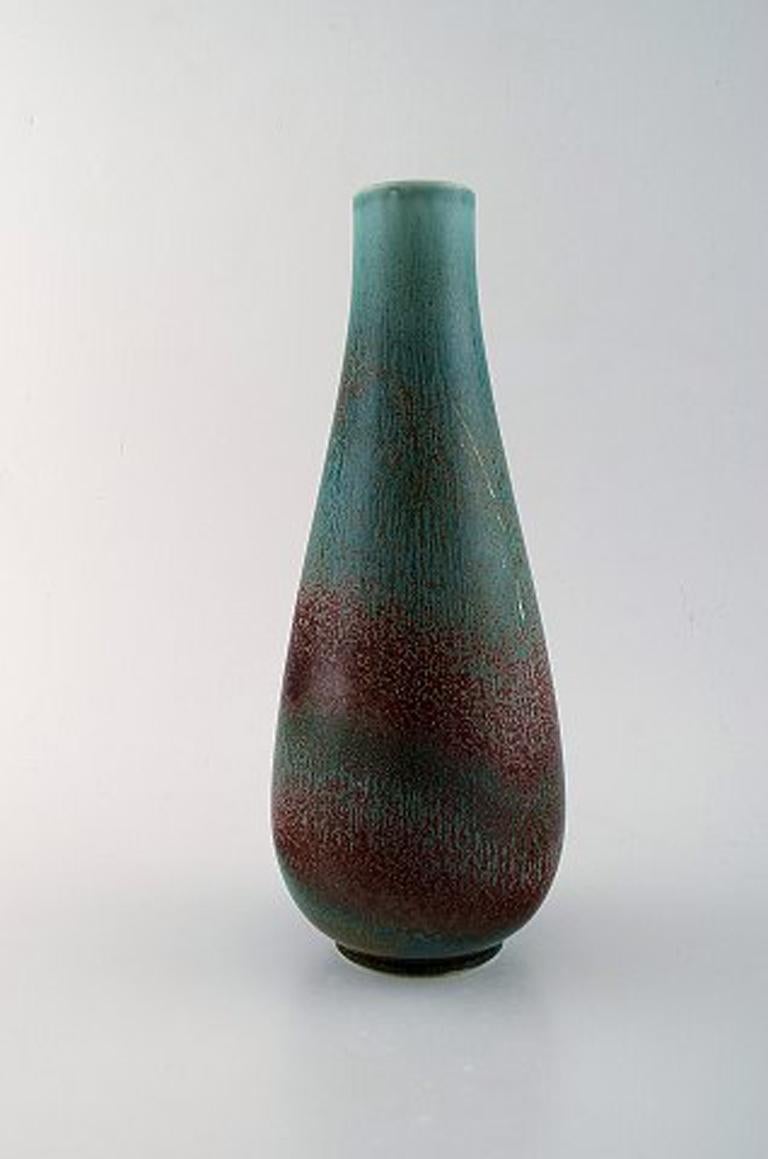 Gunnar Nylund for Rörstrand / Rørstrand. Large stoneware vase, 1950s.
Measures: 28.5 x 12 cm.
In perfect condition.
Beautiful glaze in purple and blue green shades.
2. Factory quality.
Stamped.