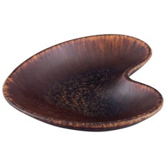 Gunnar Nylund for Rörstrand. Small ceramic bowl. Glaze in brown shades