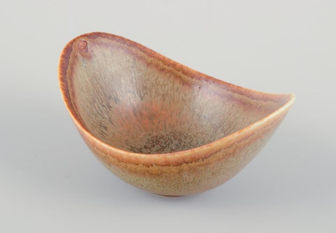 Scandinavian Modern Gunnar Nylund for Rörstrand. Small ceramic bowl. Glaze in earthy tones For Sale