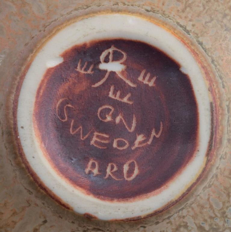20th Century Gunnar Nylund for Rörstrand. Small ceramic bowl. Glaze in earthy tones For Sale
