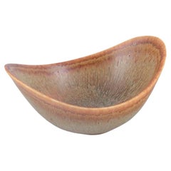Gunnar Nylund per Rörstrand. Piccola ciotola in ceramica. Smalto nei toni della terra