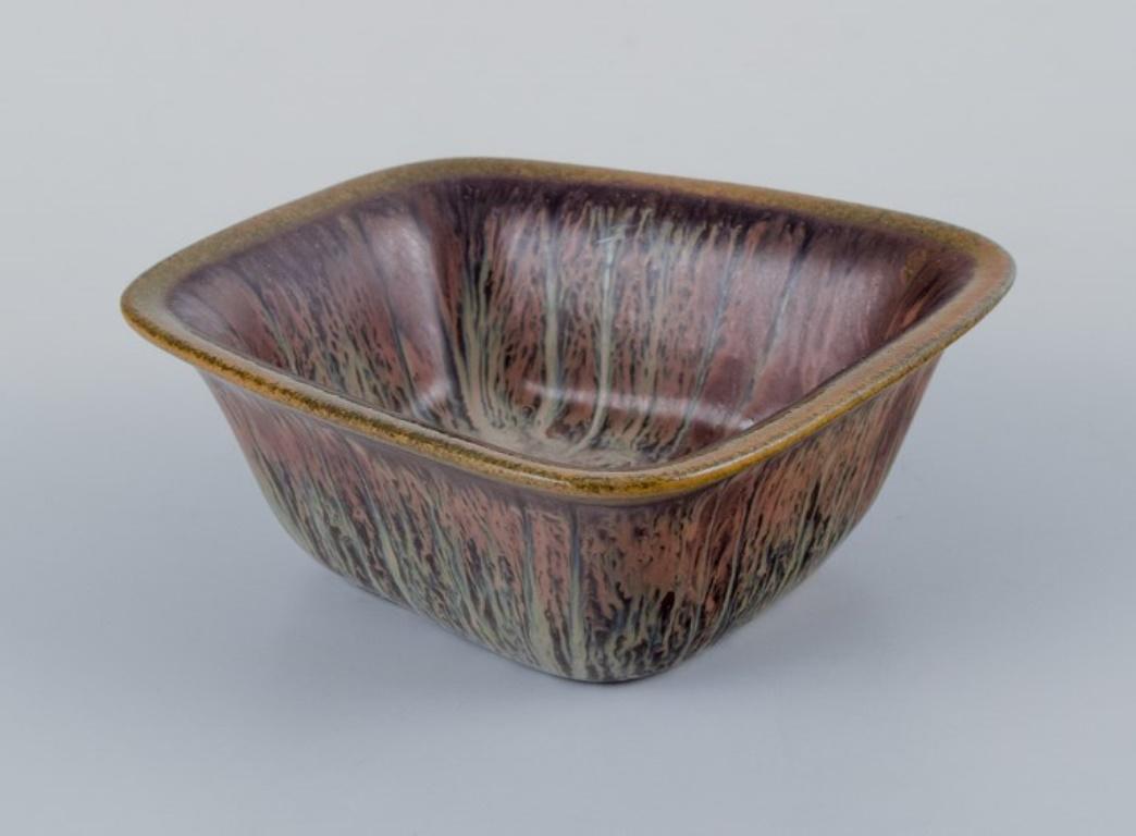 Gunnar Nylund for Rörstrand.
Small ceramic bowl with a beautiful glaze in green-brown tones.
Mid-20th century.
Marked.
First factory quality 
In excellent condition.
Dimensions: L 8.8 cm. x D 8.3 cm x H 3.8 cm.