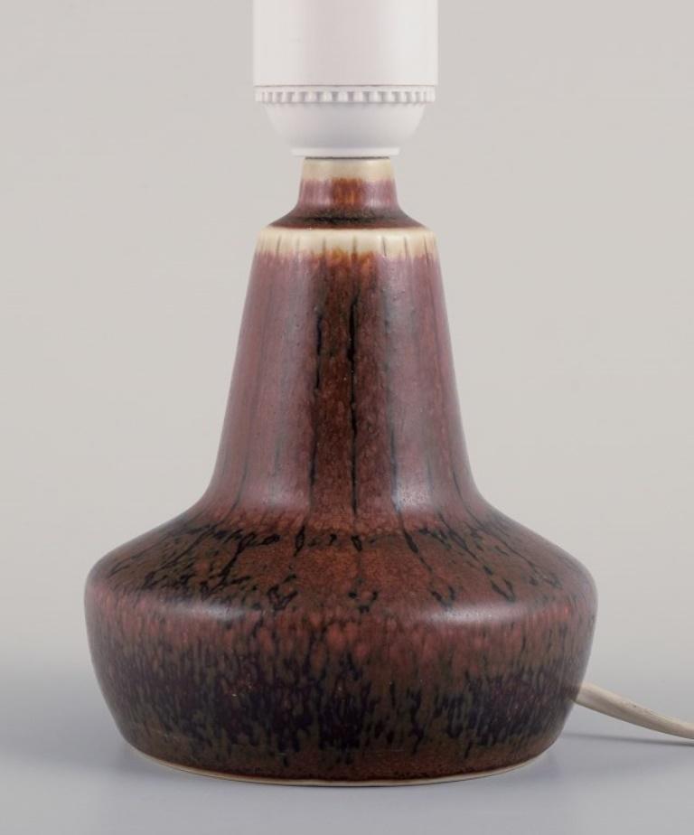 Gunnar Nylund for Rörstrand.
Small ceramic table lamp.
Glaze in brown tones.
Approximately from the 1960s.
Marked.
First factory quality.
In perfect condition.
Dimensions: Height 18.2 cm including socket, Diameter 10.5 cm.

