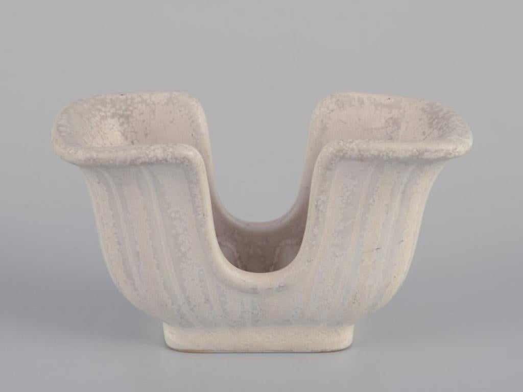 Svedese Gunnar Nylund per Rörstrand. Piccolo vaso di ceramica. Smalto cristallino in tonalità chiare. in vendita