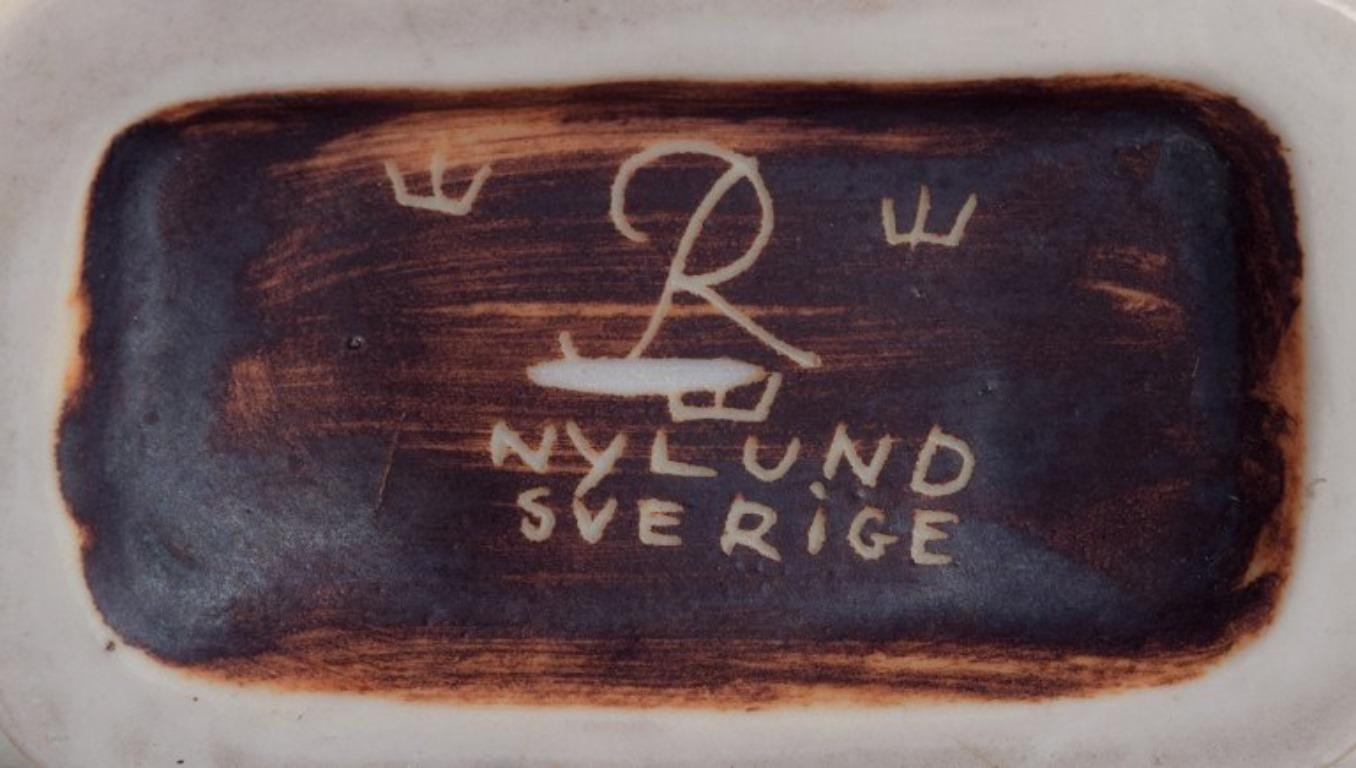 XX secolo Gunnar Nylund per Rörstrand. Piccolo vaso di ceramica. Smalto cristallino in tonalità chiare. in vendita