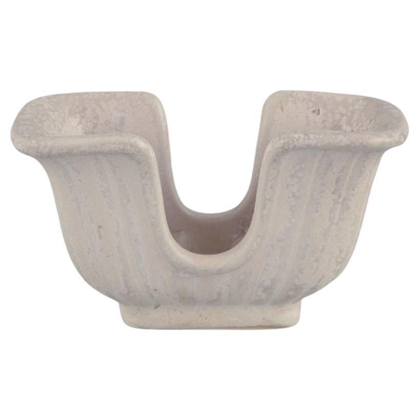 Gunnar Nylund per Rörstrand. Piccolo vaso di ceramica. Smalto cristallino in tonalità chiare. in vendita