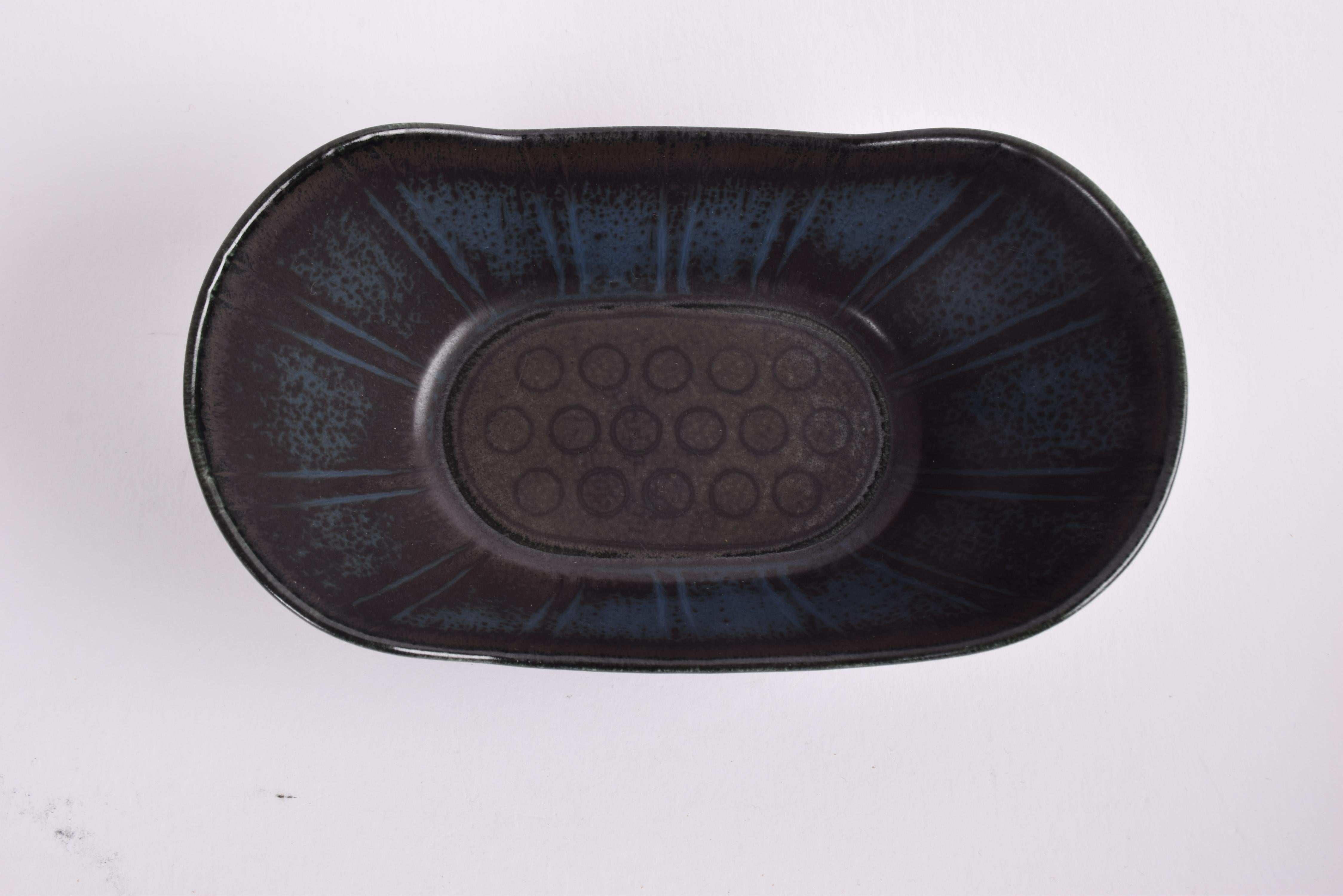 Gunnar Nylund for Rörstrand Small Oblong Bowl Black Scandinavian, 1950s In Good Condition For Sale In Aarhus C, DK