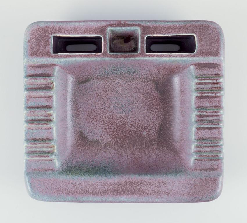 Gunnar Nylund for Rörstrand. Square ceramic cigar ashtray. Approx. 1960's In Excellent Condition For Sale In København, Copenhagen