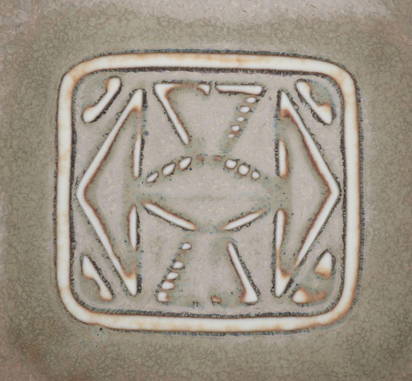 Scandinavo moderno Gunnar Nylund per Rörstrand. Piatto quadrato in ceramica, metà del XX secolo. in vendita