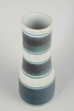 Gunnar Nylund per Rörstrand. Vaso in gres della serie “Banderillo”, anni ’60.
