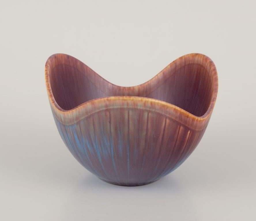 Scandinave moderne Gunnar Nylund pour Rörstrand, Suède. Bol en céramique émaillé dans les tons bleu-brun en vente