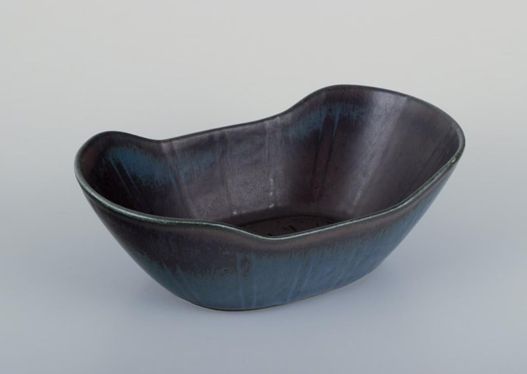 Scandinavian Modern Gunnar Nylund for Rörstrand, Sweden. Ceramic bowl in blue tones. Mid-20th C.