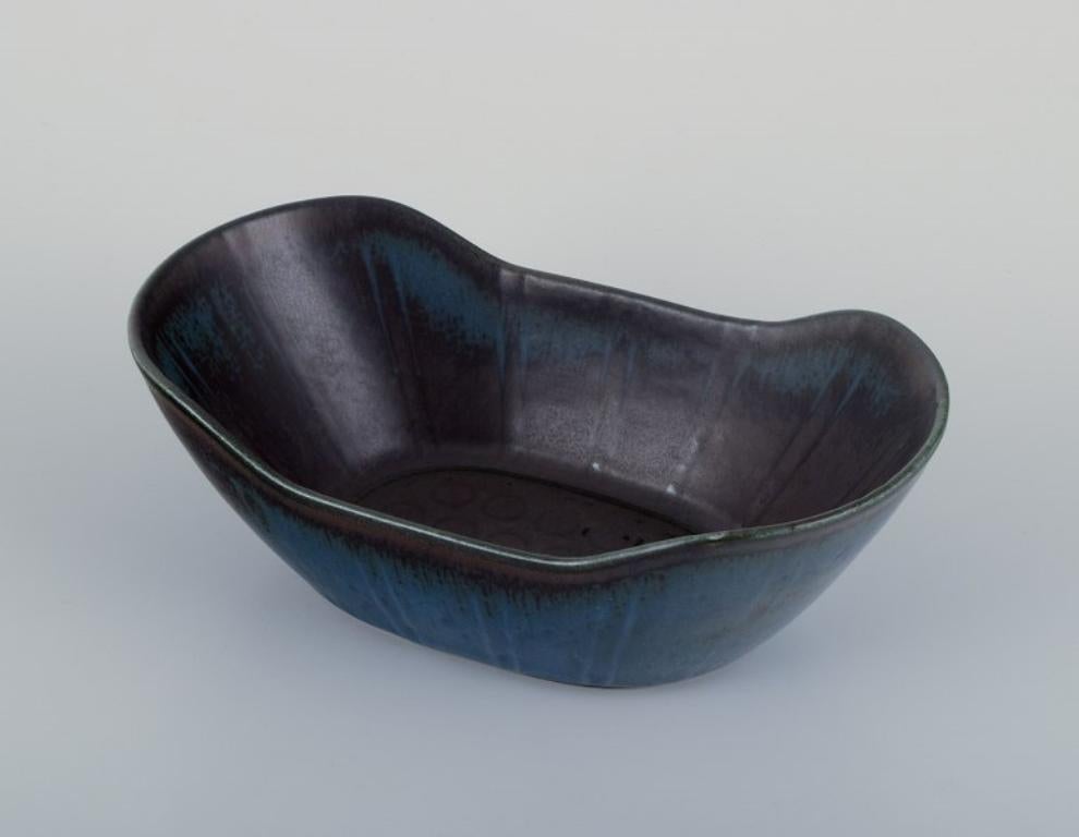 Swedish Gunnar Nylund for Rörstrand, Sweden. Ceramic bowl in blue tones. Mid-20th C.