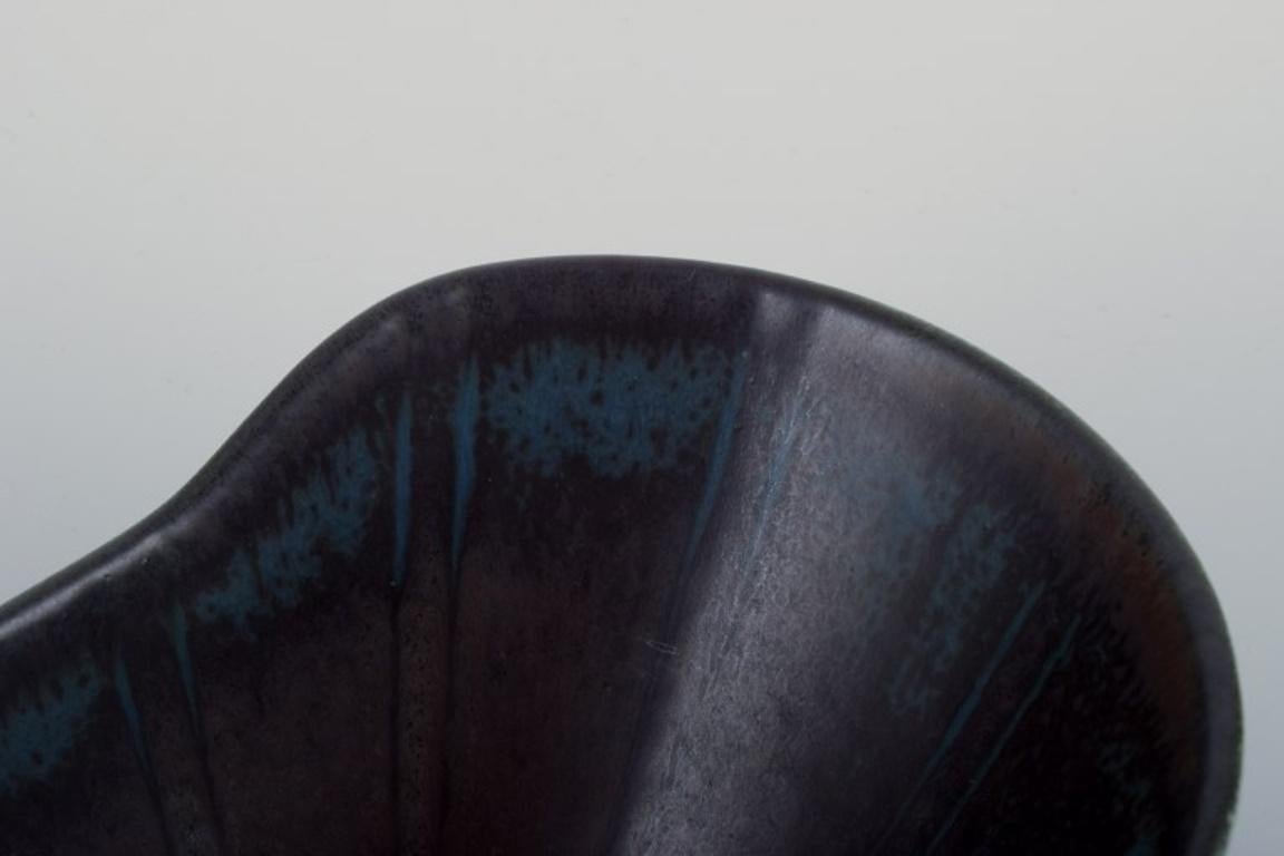 Gunnar Nylund for Rörstrand, Sweden. Ceramic bowl in blue tones. Mid-20th C. In Excellent Condition In Copenhagen, DK