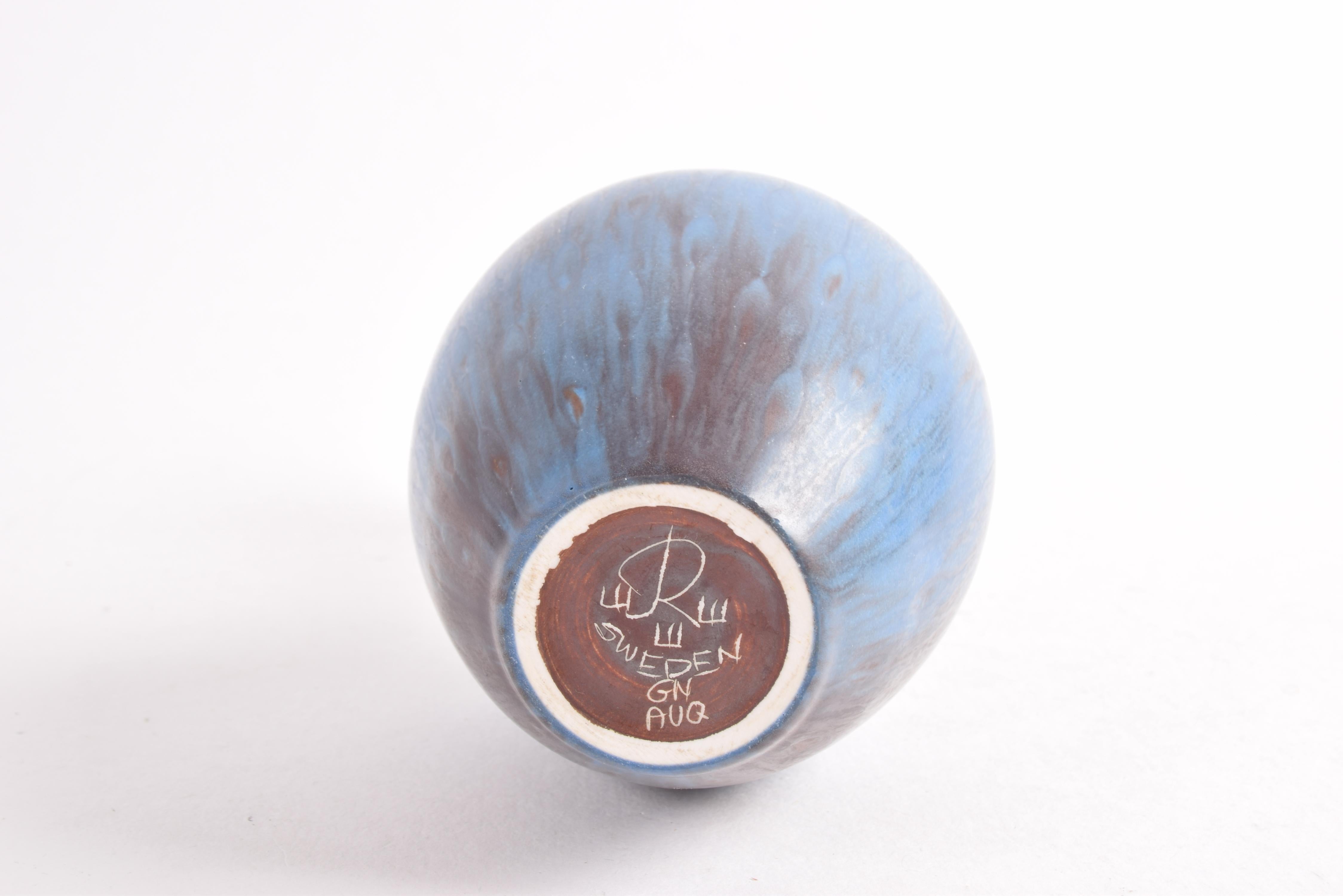 Gunnar Nylund per Rörstrand Svezia Vaso con manico blu marrone, Scandinavo anni '50 in vendita 3