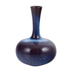Gunnar Nylund für Rörstrand, Schweden. Miniature Vase mit schlankem Hals.