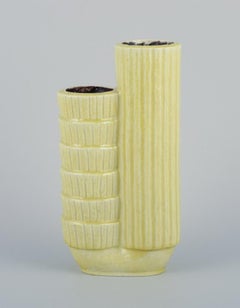 Gunnar Nylund pour Rörstrand, Suède. Vase en céramique en deux parties en terre chamottée