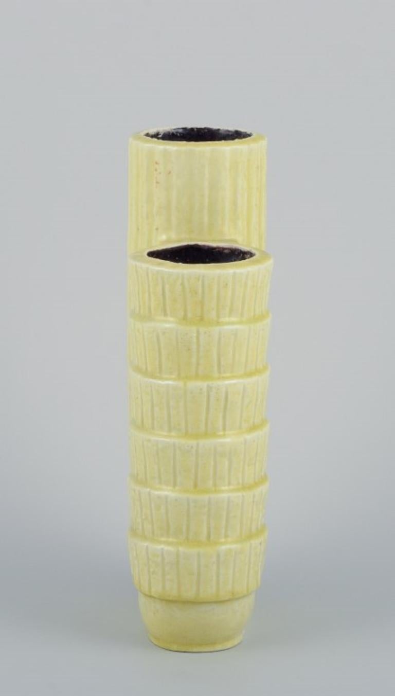 Scandinavo moderno Gunnar Nylund per Rörstrand, Svezia. Vaso in ceramica in due parti in argilla chamotte in vendita