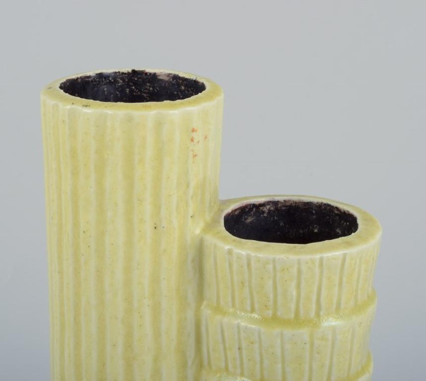 Svedese Gunnar Nylund per Rörstrand, Svezia. Vaso in ceramica in due parti in argilla chamotte in vendita