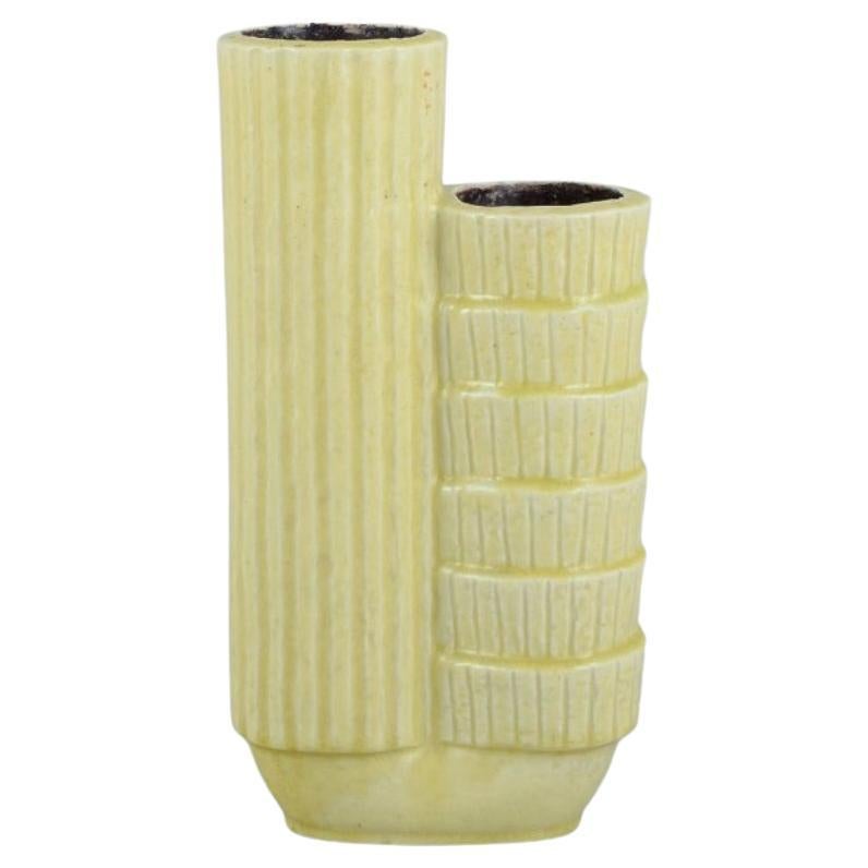 Gunnar Nylund per Rörstrand, Svezia. Vaso in ceramica in due parti in argilla chamotte in vendita