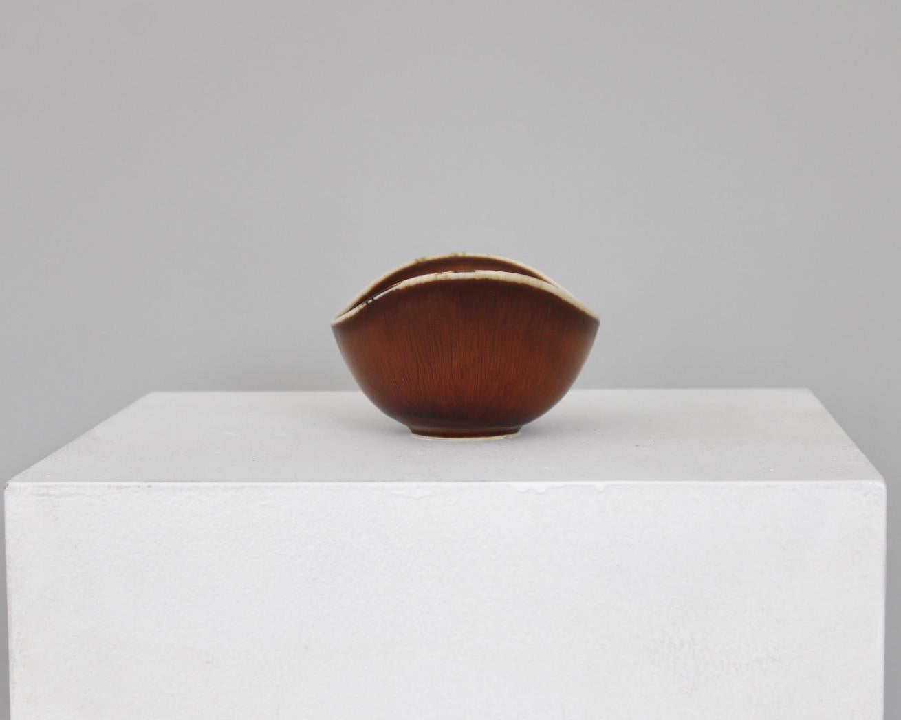 Gunnar Nylund for Rörstrand Swedish Brown Dish or Bowl ARO circa 1950  In Excellent Condition For Sale In Chicago, IL