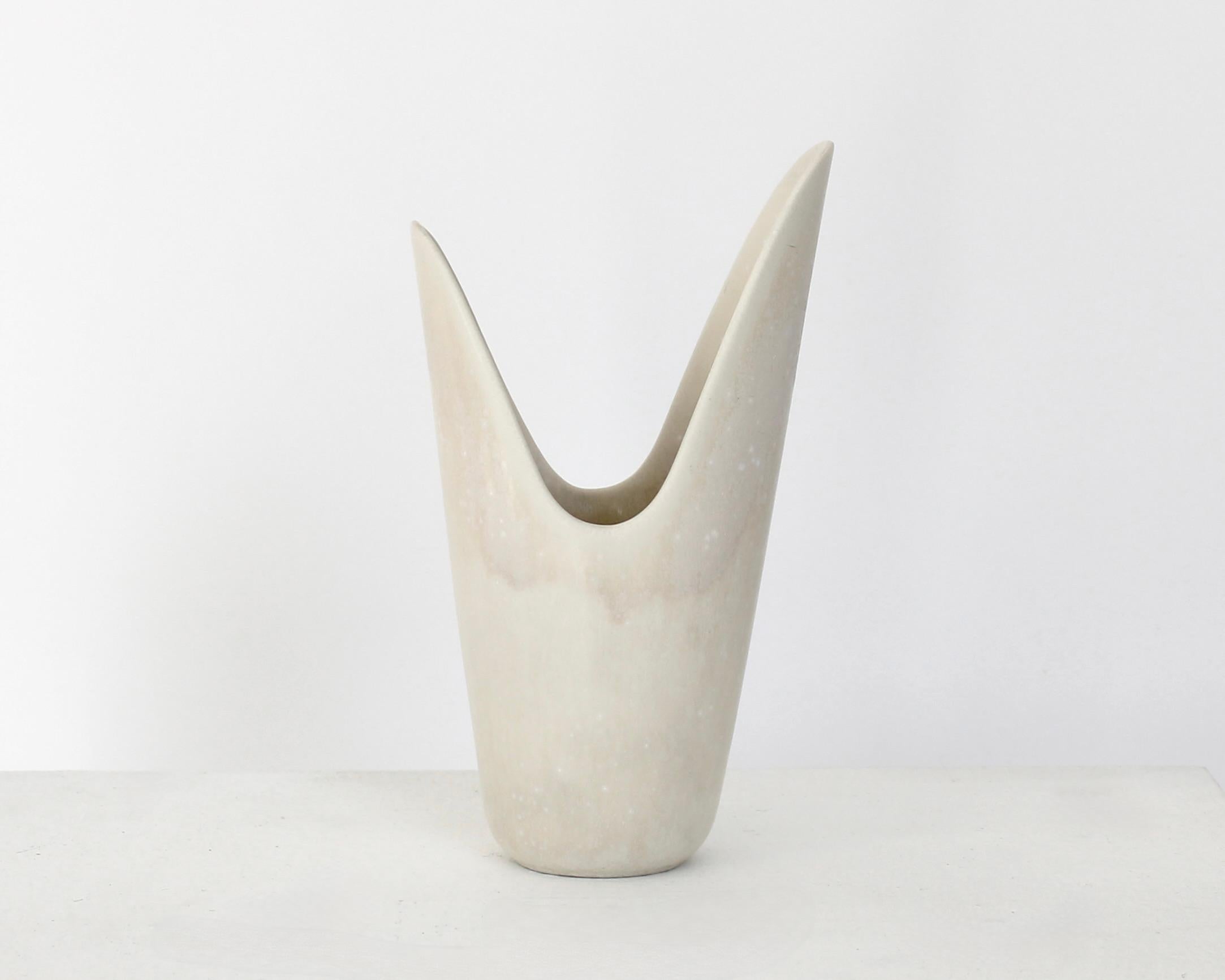 Gunnar Nylund for Rörstrand Swedish Cream Vase ARO circa 1950 en vente 8