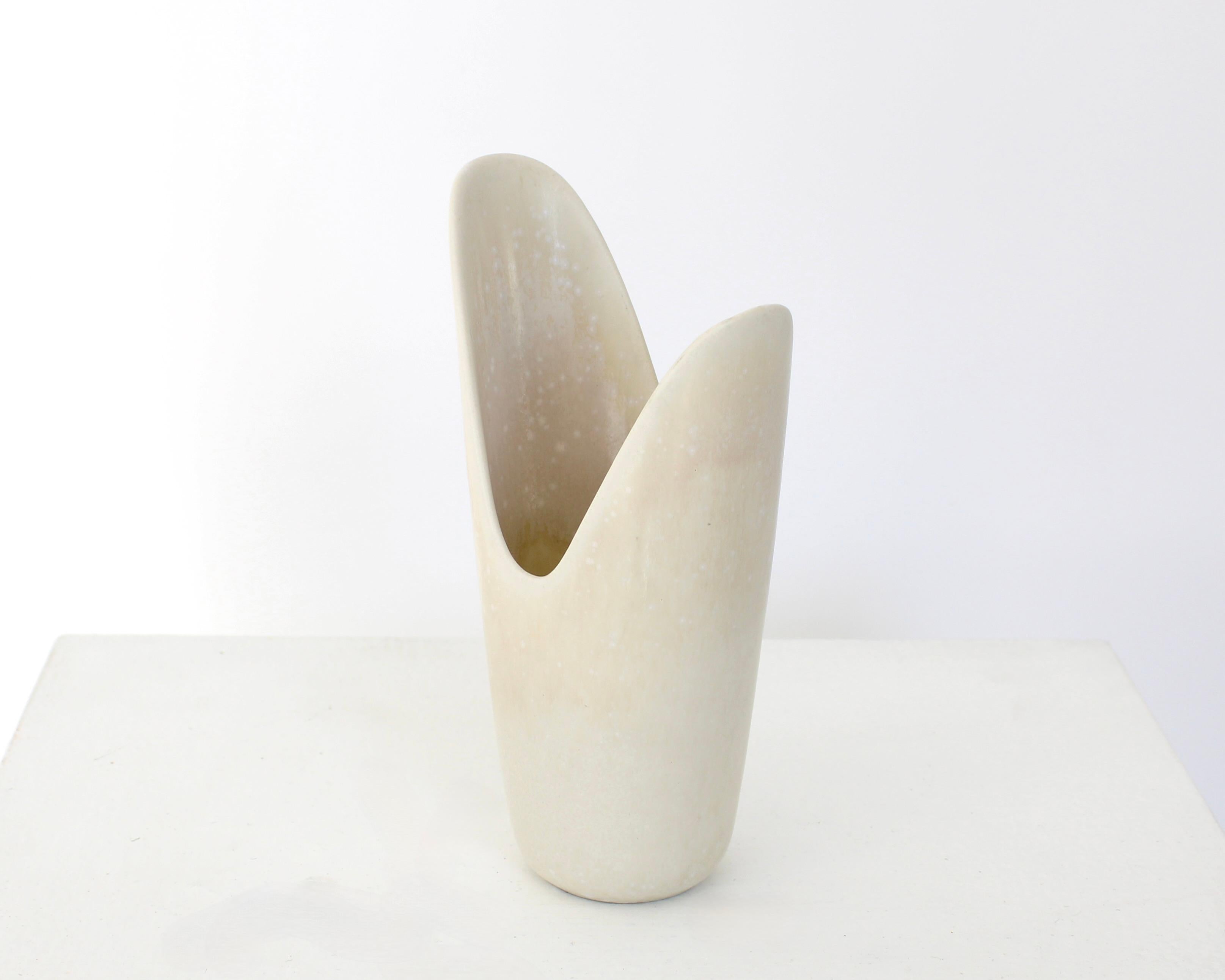 Gunnar Nylund for Rörstrand Swedish Cream Vase ARO circa 1950 en vente 9