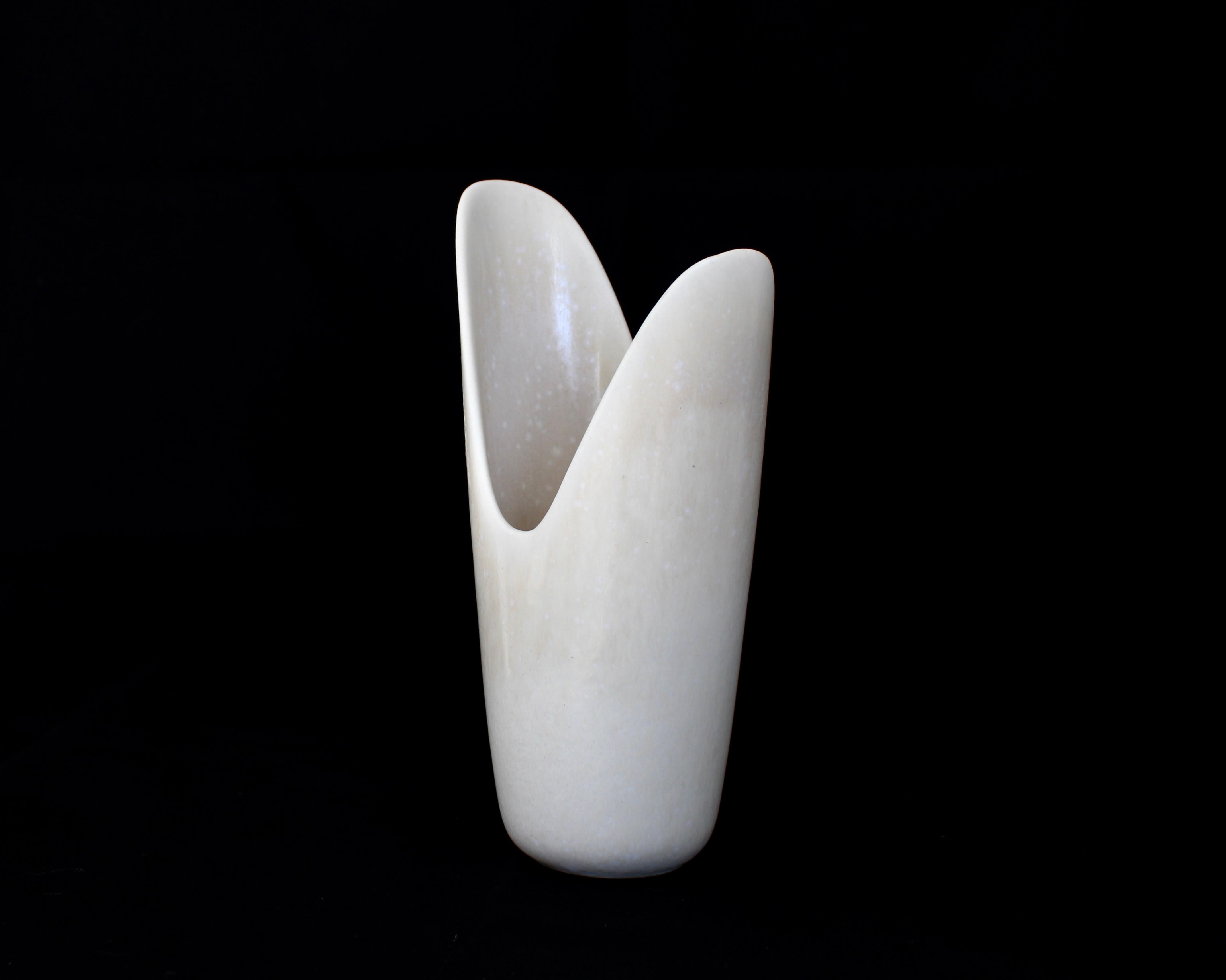 Suédois Gunnar Nylund for Rörstrand Swedish Cream Vase ARO circa 1950 en vente