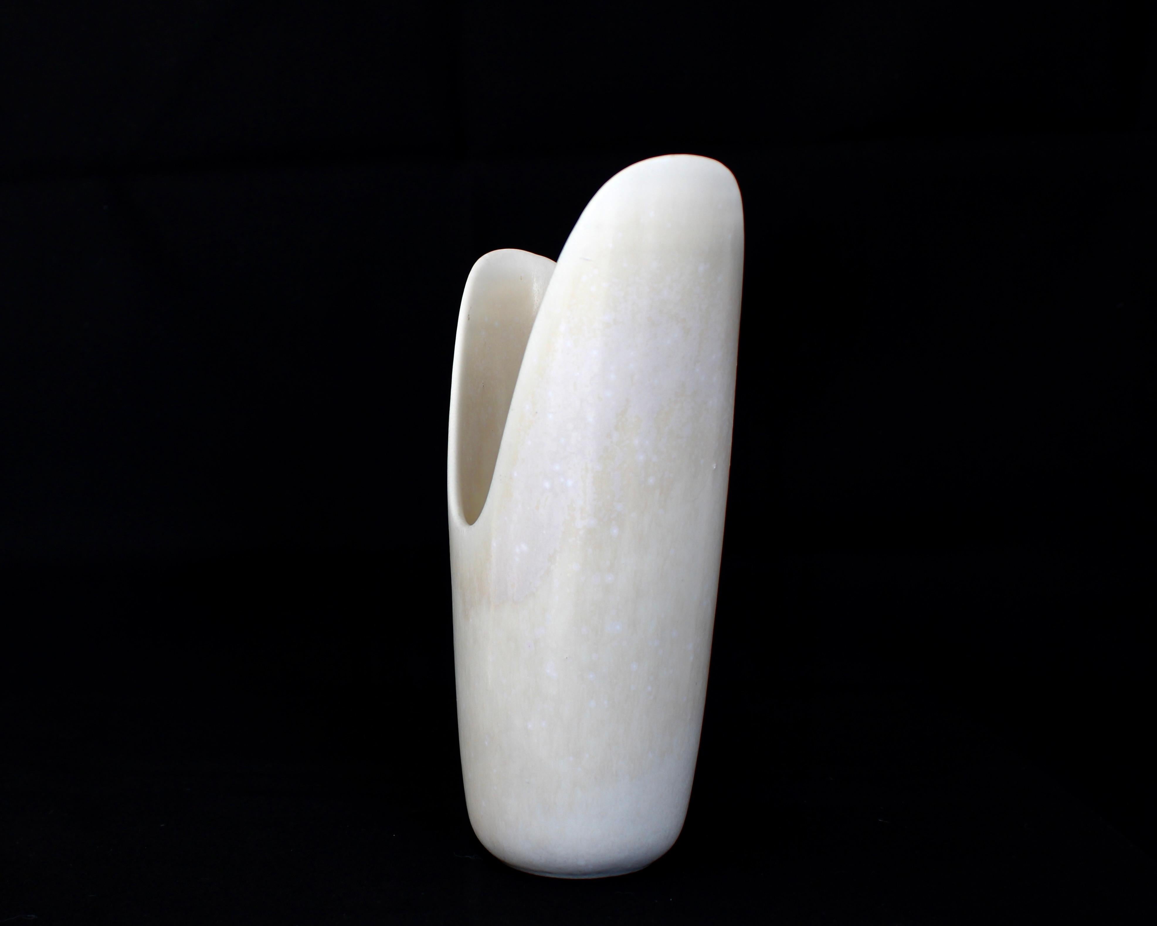 Céramique Gunnar Nylund for Rörstrand Swedish Cream Vase ARO circa 1950 en vente