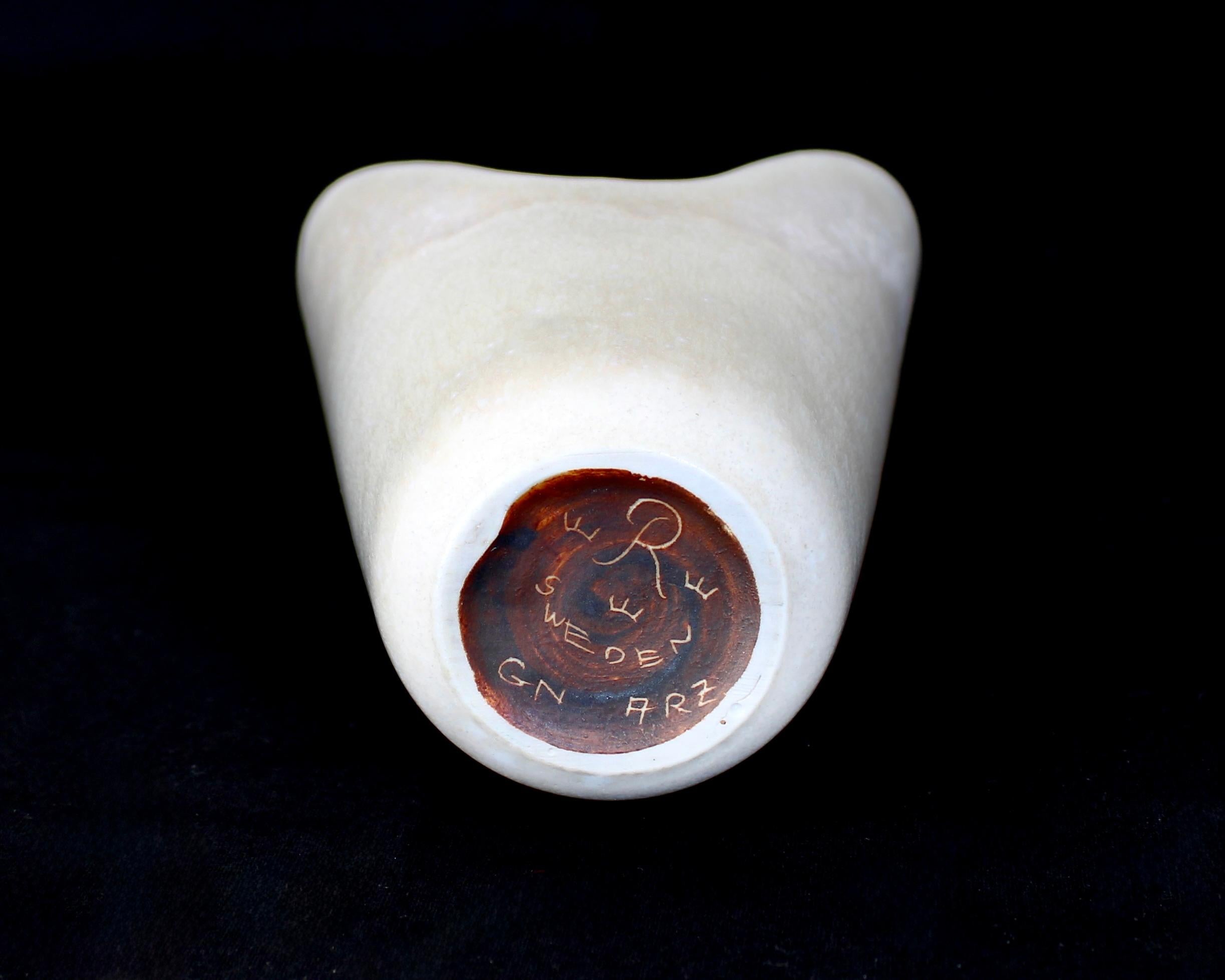 Gunnar Nylund for Rörstrand Swedish Cream Vase ARO circa 1950 en vente 2
