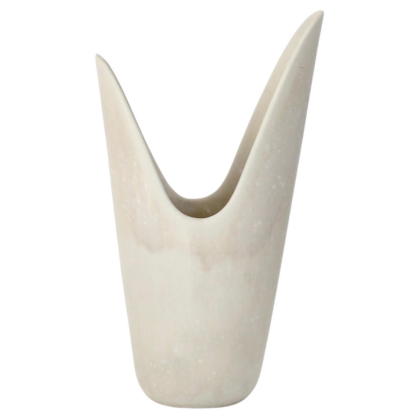 Gunnar Nylund for Rörstrand Swedish Cream Vase ARO circa 1950 en vente