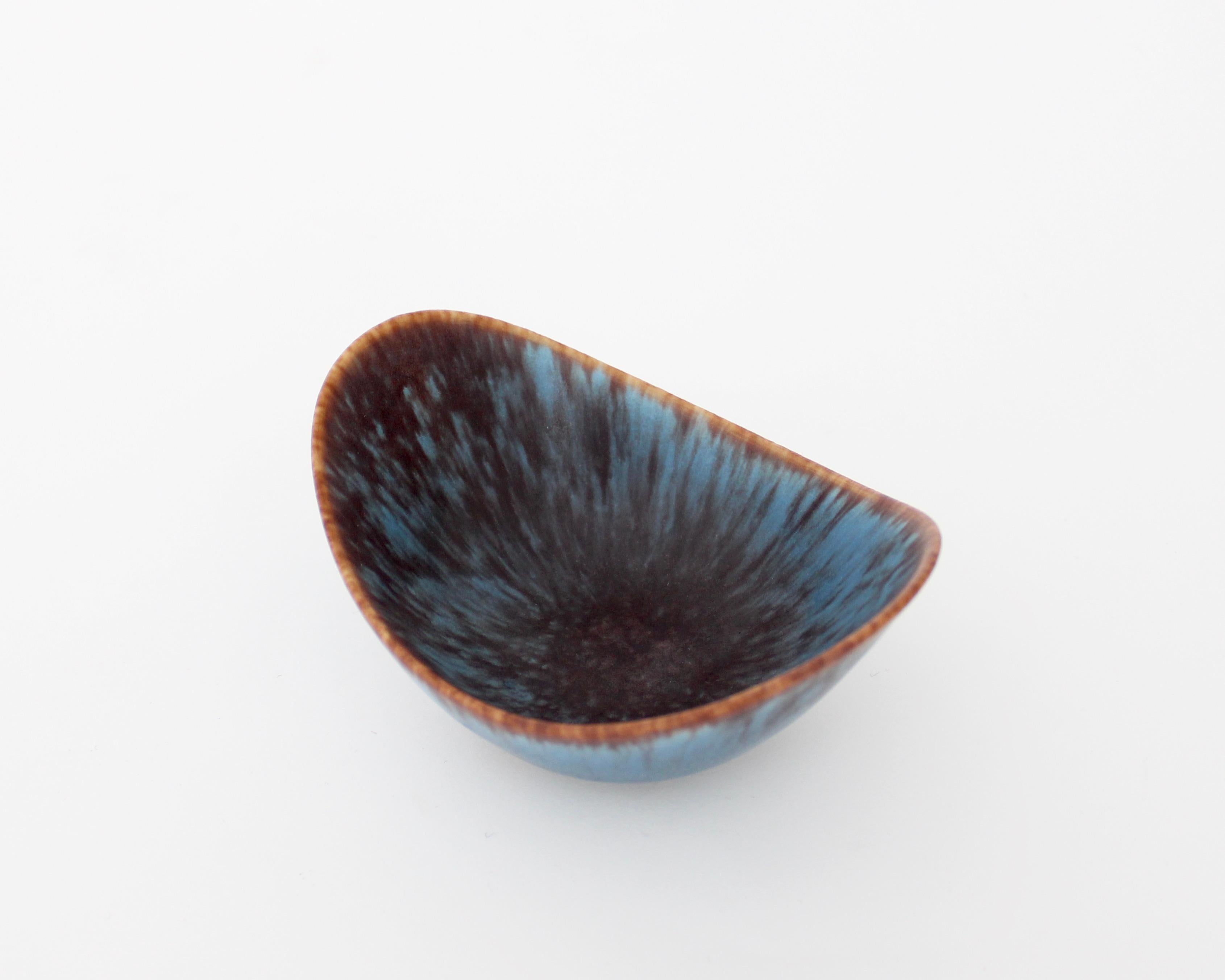 Gunnar Nylund for Rörstrand Swedish Small Blue Dish or Bowl ARO, circa 1950 3