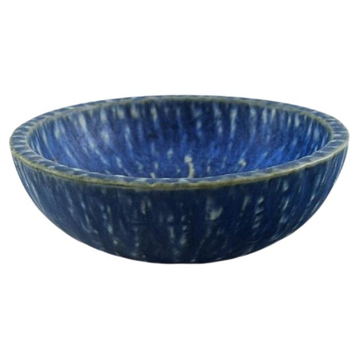 Gunnar Nylund for Rørstrand. Bowl in glazed ceramics. Mid-20th C. For Sale