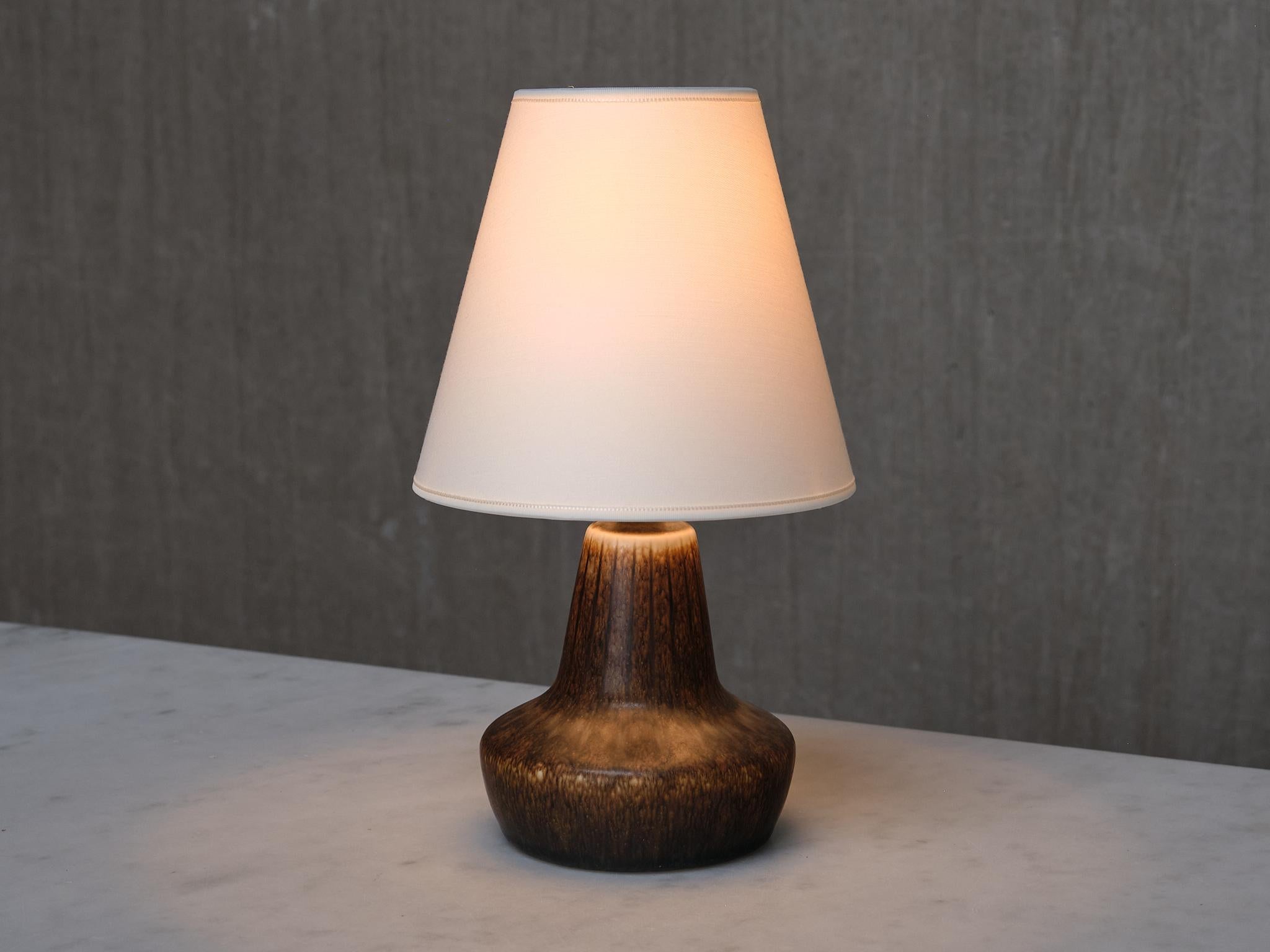 Scandinavo moderno Lampada da tavolo in ceramica smaltata Gunnar Nylund, Model 669, Rörstrand, Svezia, anni '60 in vendita