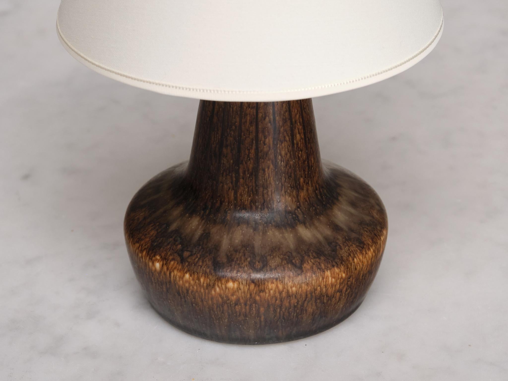 Metà XX secolo Lampada da tavolo in ceramica smaltata Gunnar Nylund, Model 669, Rörstrand, Svezia, anni '60 in vendita