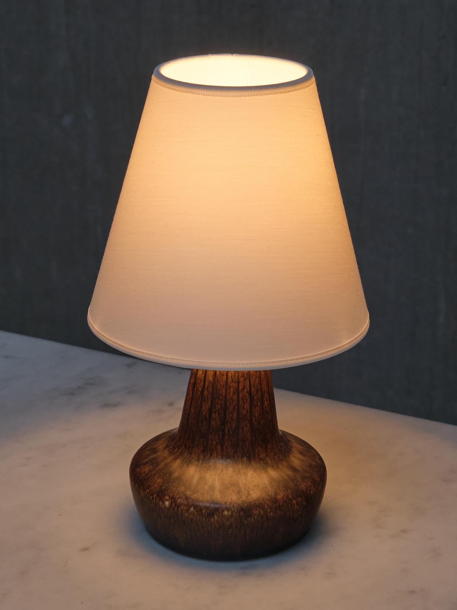 Ceramica Lampada da tavolo in ceramica smaltata Gunnar Nylund, Model 669, Rörstrand, Svezia, anni '60 in vendita