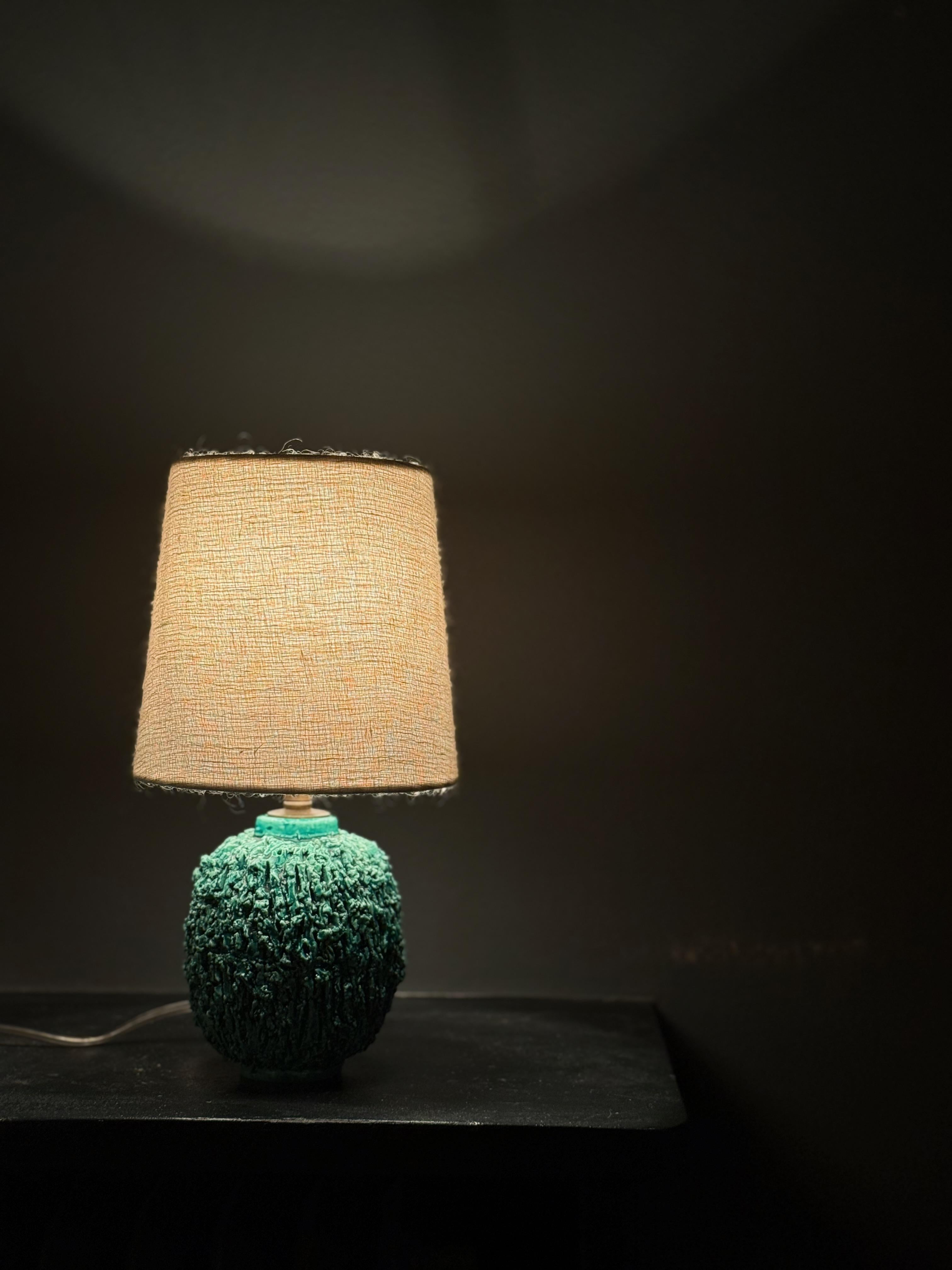 Suédois Gunnar Nylund Green Chamotte Stoneware Table Lamp. Rörstrand, 1950s. en vente
