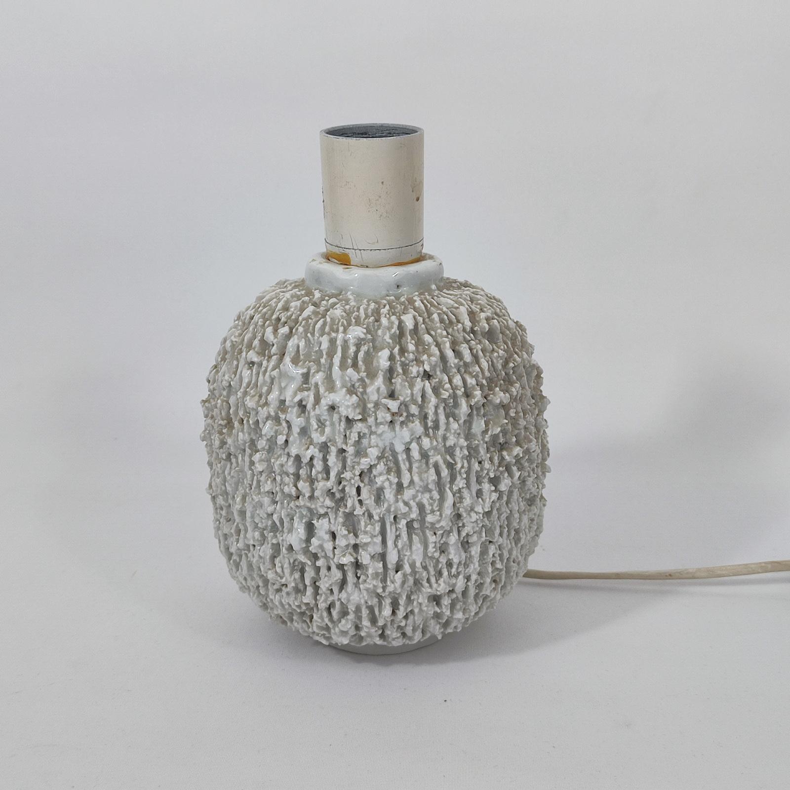 Gunnar Nylund, Erizo Gran Lámpara de Sobremesa de Cerámica Chamotte, Rörstrand, años 50 Moderno de mediados de siglo en venta