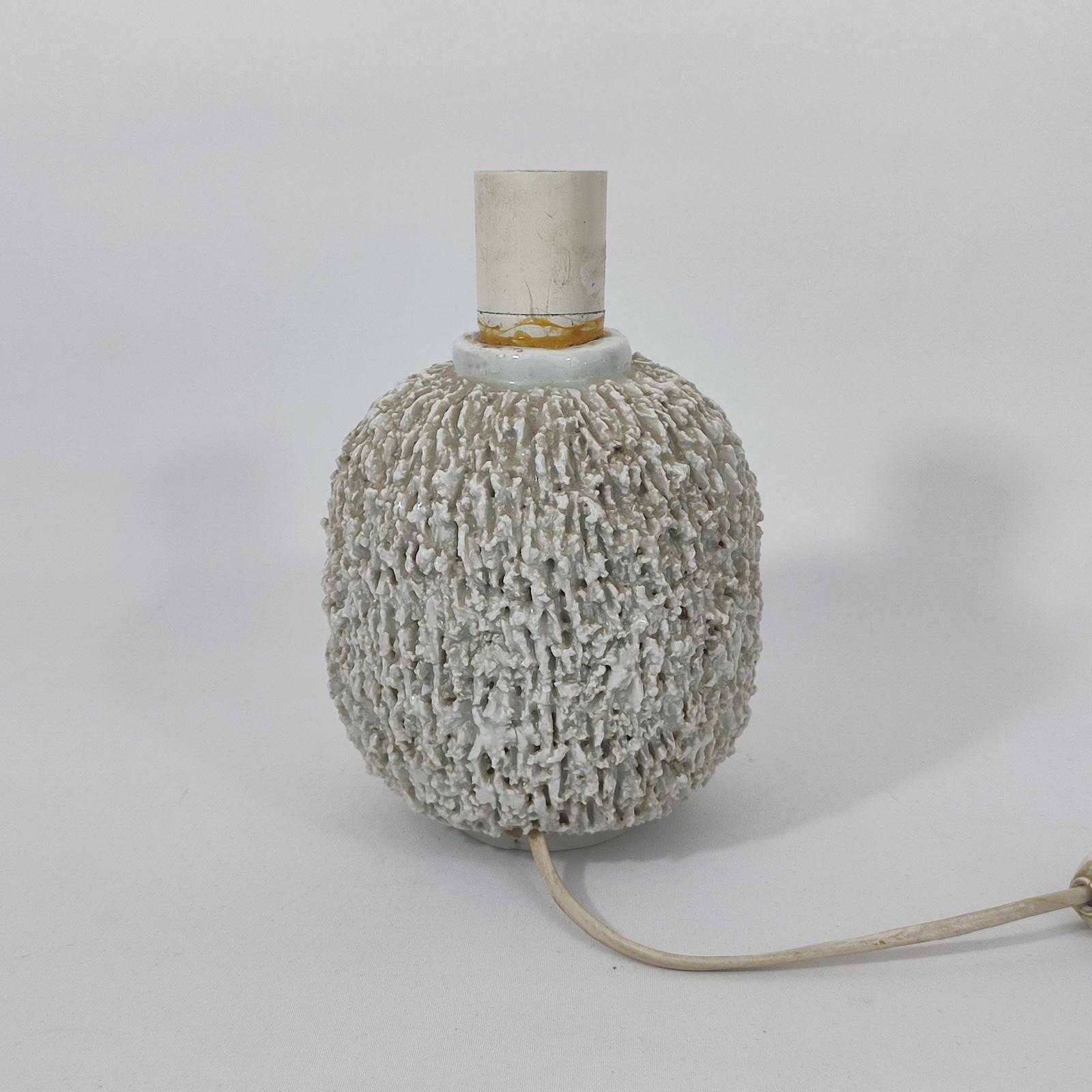 Gunnar Nylund, Erizo Gran Lámpara de Sobremesa de Cerámica Chamotte, Rörstrand, años 50 Sueco en venta