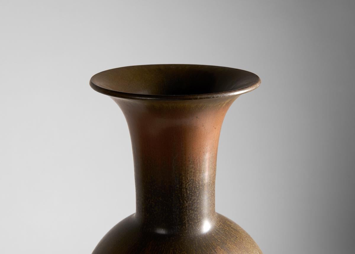 Scandinavo moderno Gunnar Nylund, Grande vaso smaltato marrone, Svezia, anni '60 in vendita