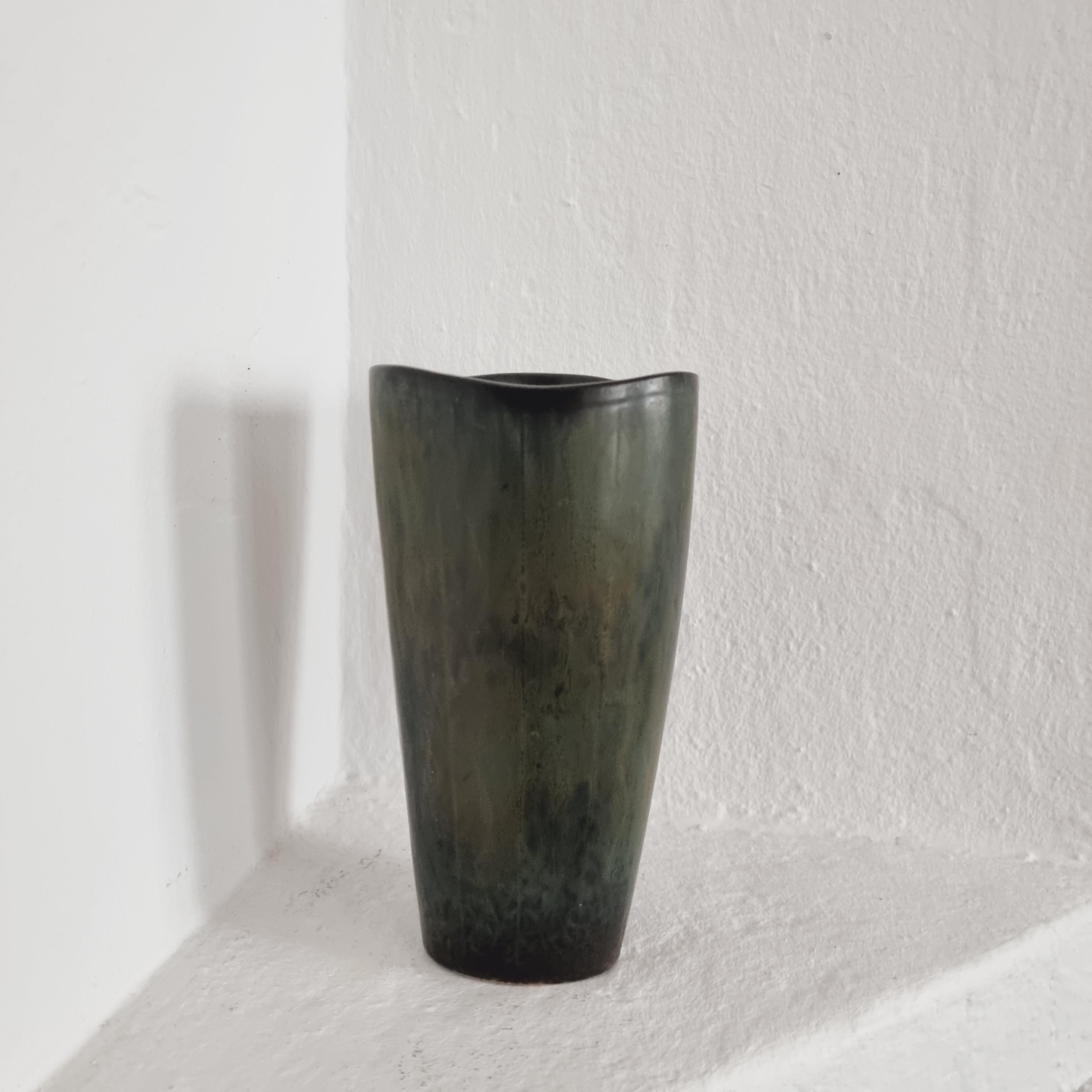 Gunnar Nylund, Large Decorative Ceramic Vase, Scandinavian Modern In Good Condition For Sale In Stockholm, SE