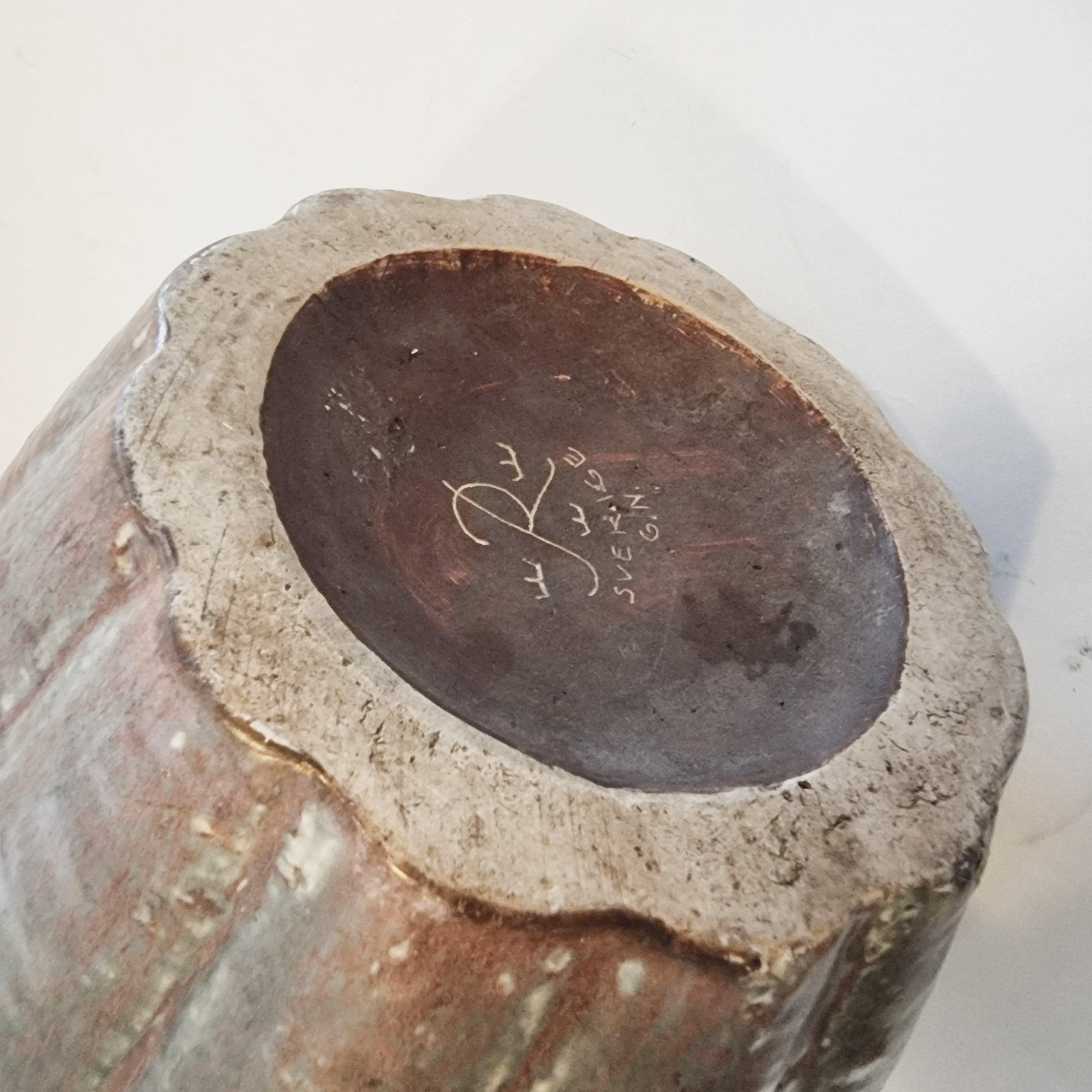 A large rare floor vase by Gunnar Nylund for Rörstrand, Sweden 1940s. 

A early piece by Gunnar Nylund in ceramic. Signed GN, R/Rörstrand, Sweden. 

In good condition, normal age related glaze cracks.