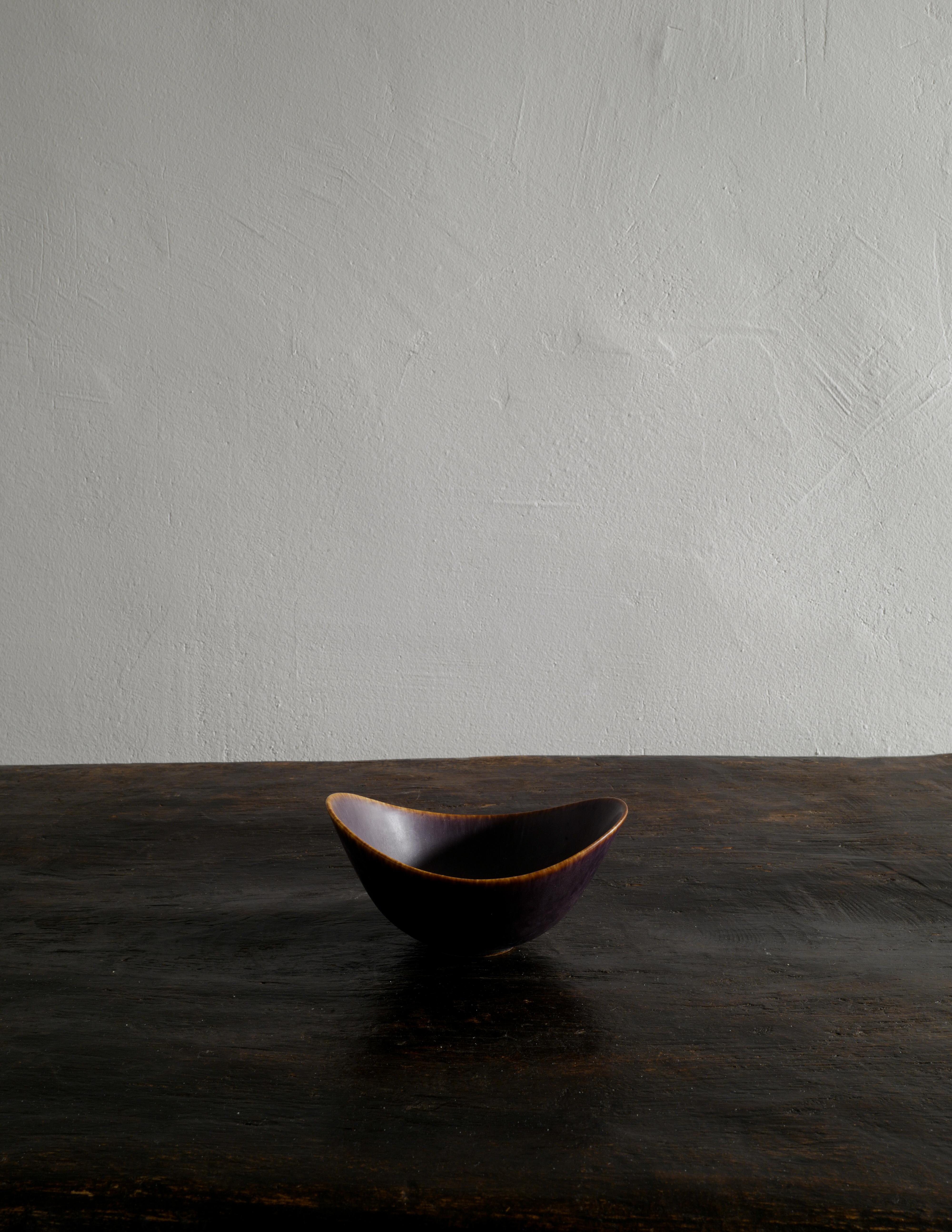 Scandinavian Modern Gunnar Nylund Mid Century Ceramic Bowl Produced by Rörstrand in Sweden, 1950s